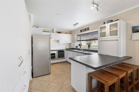 Photo of property in 2 Aitchison Place, Levin, 5510