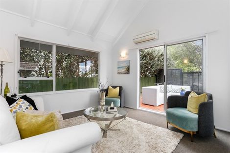 Photo of property in 2/21 Simon Ellice Drive, Bayview, Auckland, 0629