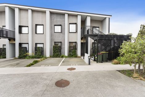 Photo of property in 2/3 Genevieve Lane, Hobsonville, Auckland, 0616