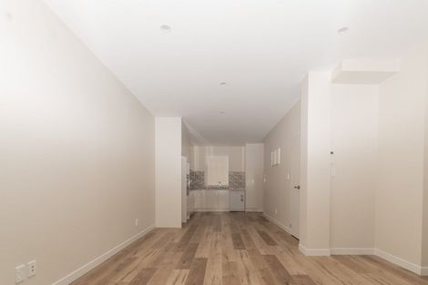 Photo of property in 2/86 Fred Taylor Drive, Westgate, Auckland, 0814