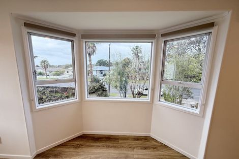Photo of property in 21 Caribbean Drive, Unsworth Heights, Auckland, 0632