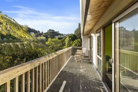 Photo of property in 5 Miromiro Road, Normandale, Lower Hutt, 5010