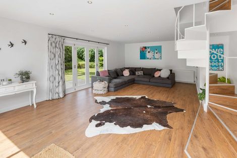 Photo of property in 77 Parkes Avenue, Saint Johns Hill, Whanganui, 4501