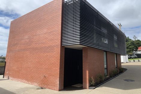 Photo of property in 1/1a Park Rise, Campbells Bay, Auckland, 0630