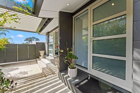 Photo of property in 1/64 Seaview Road, Castor Bay, Auckland, 0620