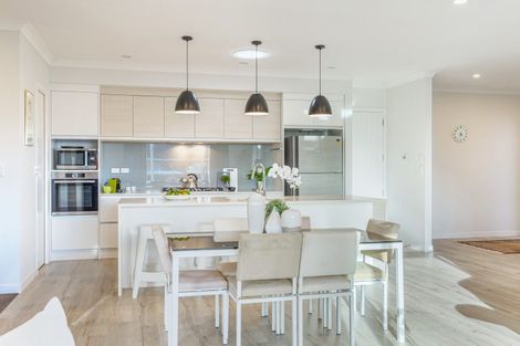 Photo of property in 26 Korako Drive, Kumeu, 0810