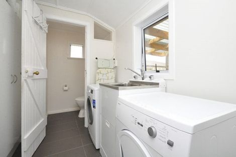 Photo of property in 10 Netherlands Avenue, Kelston, Auckland, 0602