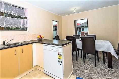 Photo of property in 2/190 Te Irirangi Drive, Flat Bush, Auckland, 2019