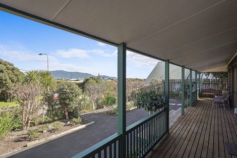 Photo of property in 20 Frimley Terrace, Waikanae Beach, Waikanae, 5036