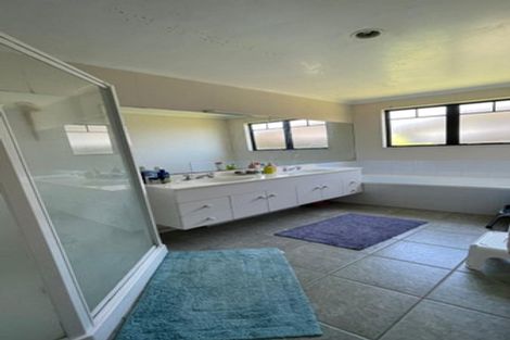 Photo of property in 13 De Havilland Drive, Goodwood Heights, Auckland, 2105