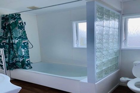Photo of property in 2/16 Windermere Crescent, Blockhouse Bay, Auckland, 0600