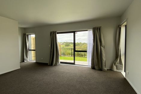 Photo of property in 34 Matawhanga Drive, Wattle Downs, Auckland, 2103