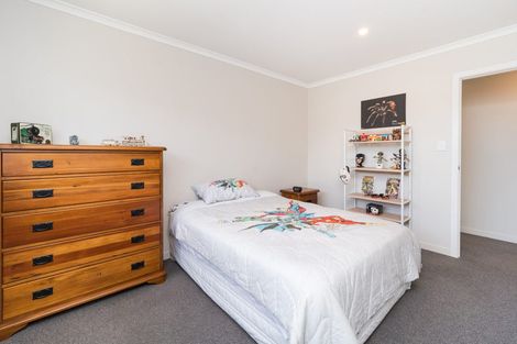 Photo of property in 11 Atlantic Drive, Fitzherbert, Palmerston North, 4410