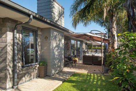 Photo of property in 13 Parkland Rise, Omokoroa, 3114