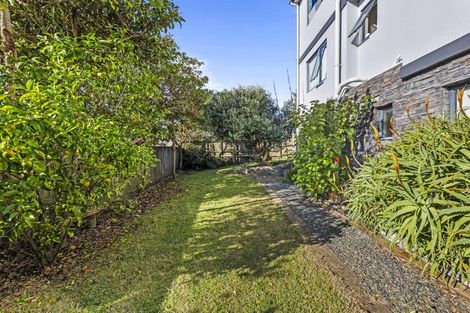 Photo of property in 19 Woodside Avenue, Northcote, Auckland, 0627
