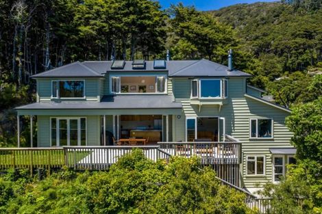 Photo of property in 33 Kotari Road, Days Bay, Lower Hutt, 5013