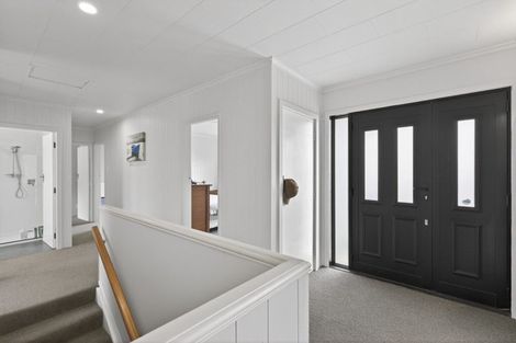 Photo of property in 46 Seaview Road, Marfell, New Plymouth, 4310