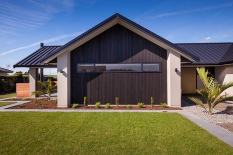 Photo of property in 15 Gleneagles Way, Waiwhakaiho, New Plymouth, 4312