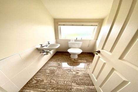 Photo of property in 7 Kawai Rise, Te Atatu Peninsula, Auckland, 0610