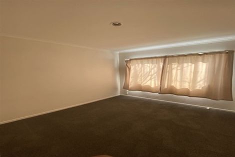 Photo of property in 7a La Perouse Street, Botany Downs, Auckland, 2010