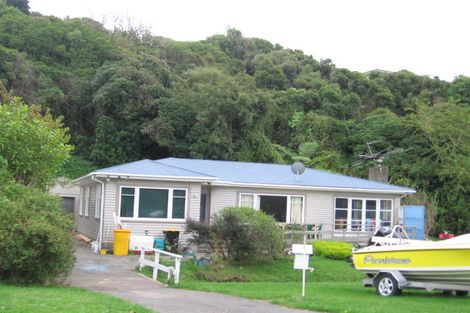 Photo of property in 58 The Drive, Tawa, Wellington, 5028