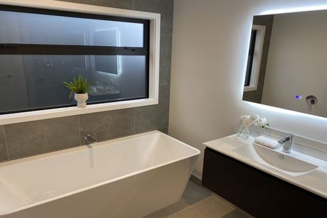 Photo of property in 14 Annie Aranui Drive, Poraiti, 4182