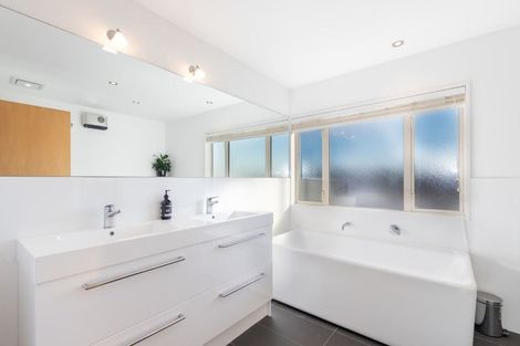 Photo of property in 55 Bryndwr Road, Bryndwr, Christchurch, 8052