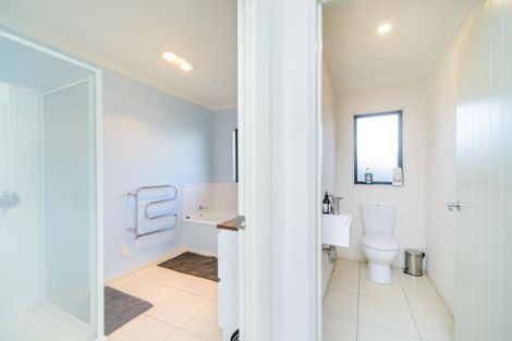 Photo of property in 16 Sorrento Place, Kelvin Grove, Palmerston North, 4414