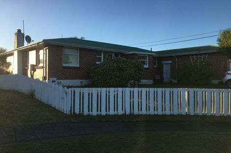 Photo of property in 41 Dowling Grove, Silverstream, Upper Hutt, 5019