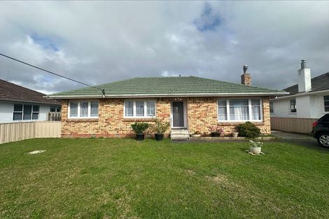 Photo of property in 38 Smythe Road, Henderson, Auckland, 0612