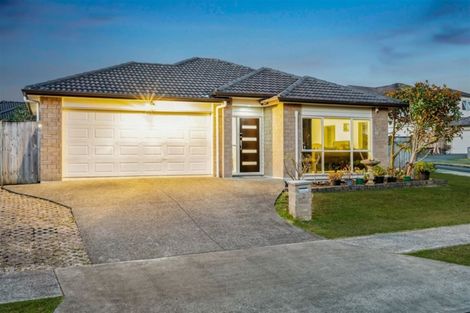 Photo of property in 2 Stamford Crescent, Flat Bush, Auckland, 2019