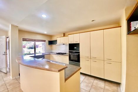 Photo of property in 6 Magic Way, Randwick Park, Auckland, 2105