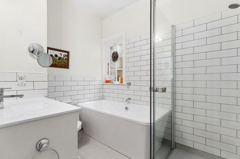 Photo of property in 132 Onslow Road, Khandallah, Wellington, 6035