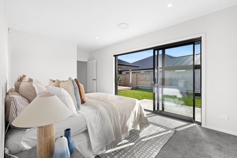 Photo of property in 42 Sardinia Grove, Fitzherbert, Palmerston North, 4410