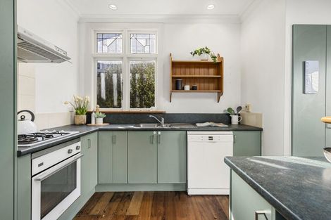 Photo of property in 15 Oku Street, Island Bay, Wellington, 6023