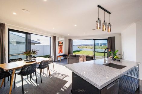 Photo of property in 48 Sardinia Grove, Fitzherbert, Palmerston North, 4410