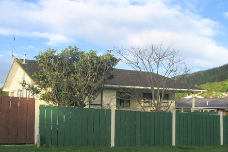 Photo of property in 3 Forglen Place, Tawa, Wellington, 5028