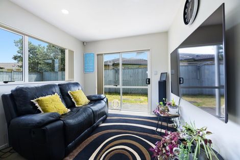 Photo of property in 8 Riverglade Parkway, Te Atatu South, Auckland, 0610