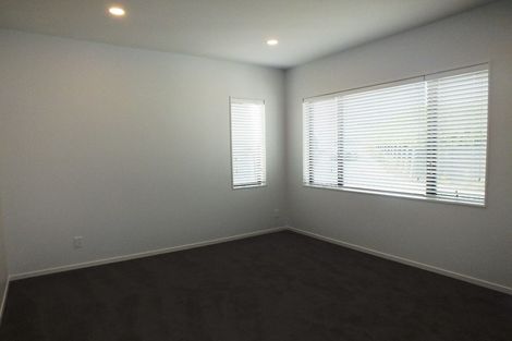 Photo of property in 5 Syd Grant Crescent, Orewa, 0931