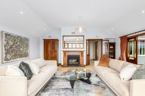 Photo of property in 335 Muritai Road, Eastbourne, Lower Hutt, 5013