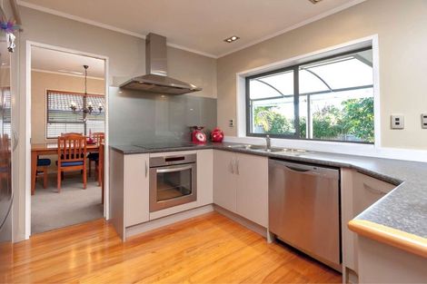Photo of property in 32 Bob Charles Drive, Golflands, Auckland, 2013