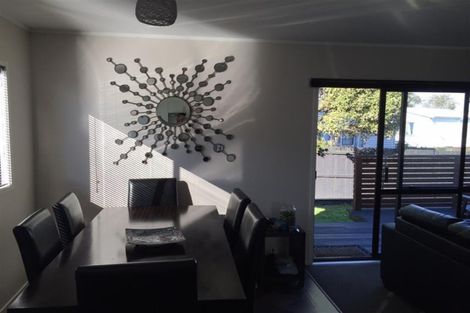 Photo of property in 2/25 Melleray Place, Randwick Park, Auckland, 2105