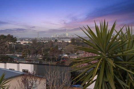 Photo of property in 1b Valron Road, Te Atatu South, Auckland, 0602