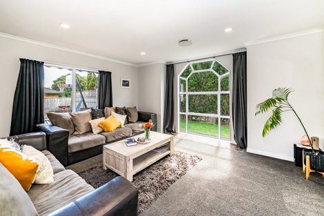 Photo of property in 32 Guildford Drive, Paraparaumu, 5032