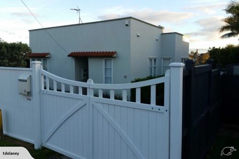 Photo of property in 60 Old Lake Road, Narrow Neck, Auckland, 0624