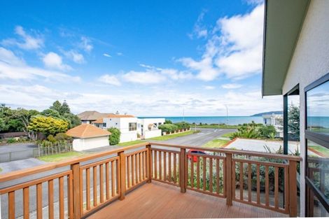 Photo of property in 3 Toru Road, Paraparaumu Beach, Paraparaumu, 5032
