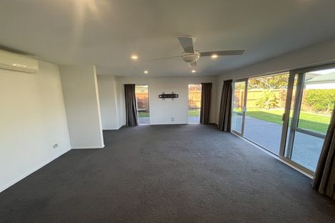 Photo of property in 11 Oakdene Place, Halswell, Christchurch, 8025