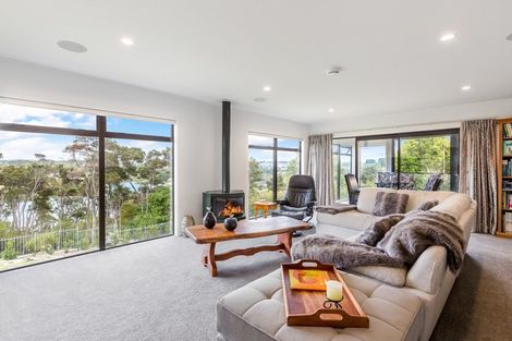 Photo of property in 143 Whangaparaoa Road, Red Beach, 0932