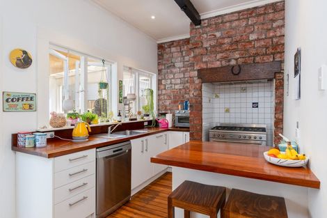 Photo of property in 18 Kilbirnie Crescent, Kilbirnie, Wellington, 6022