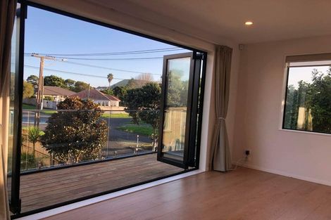 Photo of property in 26a Holland Avenue, Point England, Auckland, 1072